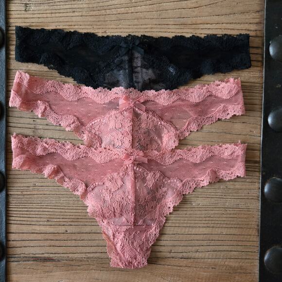 Victoria's Secret Dream Angels Lace, Mesh and Smooth Thong Bundle Sz M New 3pc - Picture 1 of 5